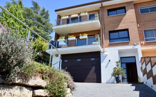 CHALET «ALT STANDING» EN MONTJUÏC (GIRONA)