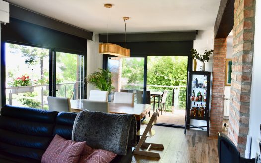 CHALET «ALT STANDING» EN MONTJUÏC (GIRONA)