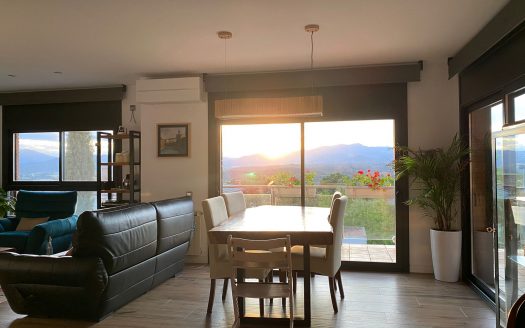 CHALET «ALT STANDING» EN MONTJUÏC (GIRONA)