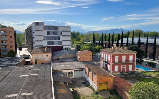 PISO EXTERIOR DE 4 DORMITORIOS DOBLES (DEVESA)