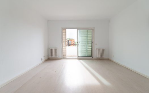 PISO EXTERIOR DE 4 DORMITORIOS DOBLES (DEVESA)