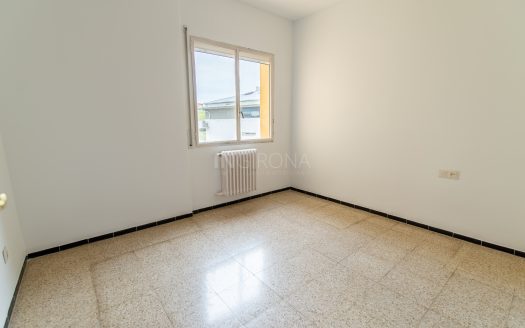 PISO EXTERIOR DE 4 DORMITORIOS DOBLES (DEVESA)