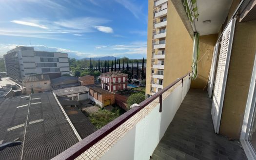 PISO EXTERIOR DE 4 DORMITORIOS DOBLES (DEVESA)