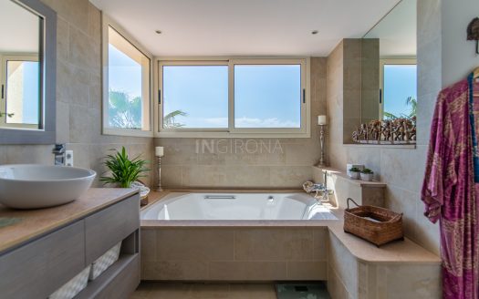 CHALET INDEPENDIENTE CON PISCINA Y VISTAS AL MAR (ST. ANTONI DE CALONGE)