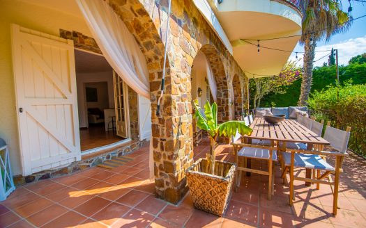 CHALET INDEPENDIENTE CON PISCINA Y VISTAS AL MAR (ST. ANTONI DE CALONGE)