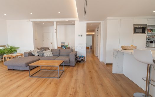 PISO EN GRAN VIA JAUME I REFORMADO