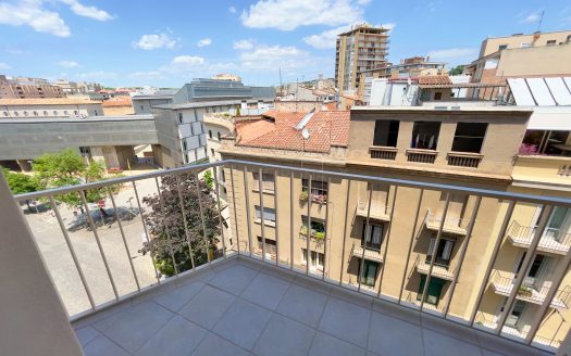 PISO EN GRAN VIA JAUME I REFORMADO