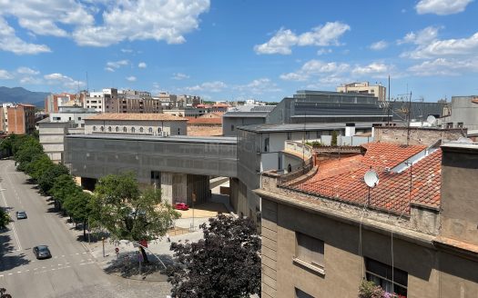 PISO EN GRAN VIA JAUME I REFORMADO