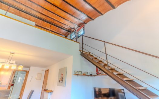 Ático dúplex con garaje en el Barri Vell de Girona con licencia turistica activa