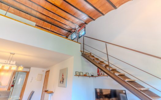 Ático dúplex con garaje en el Barri Vell de Girona con licencia turistica activa