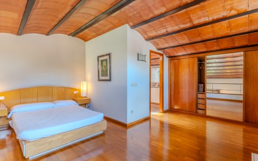 Ático dúplex con garaje en el Barri Vell de Girona con licencia turistica activa