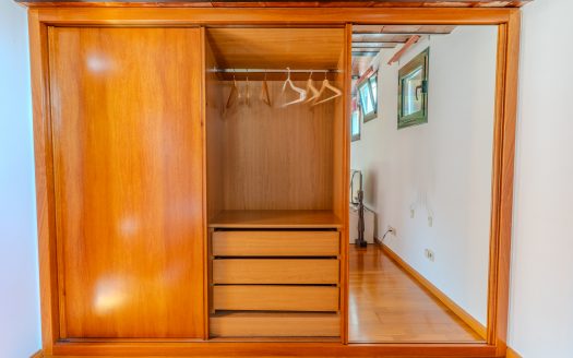 Ático dúplex con garaje en el Barri Vell de Girona con licencia turistica activa