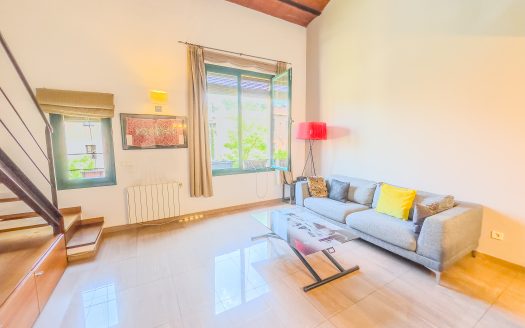 Ático dúplex con garaje en el Barri Vell de Girona con licencia turistica activa