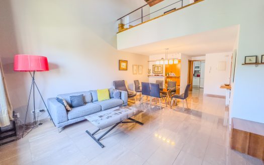 Ático dúplex con garaje en el Barri Vell de Girona con licencia turistica activa