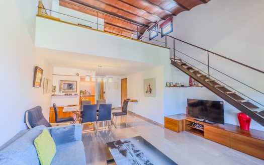 Ático dúplex con garaje en el Barri Vell de Girona con licencia turistica activa