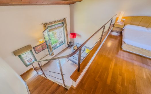 Ático dúplex con garaje en el Barri Vell de Girona con licencia turistica activa