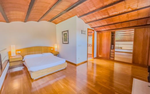 Ático dúplex con garaje en el Barri Vell de Girona con licencia turistica activa