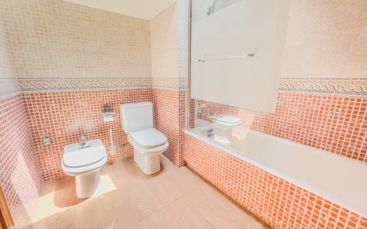 Ático dúplex con garaje en el Barri Vell de Girona con licencia turistica activa